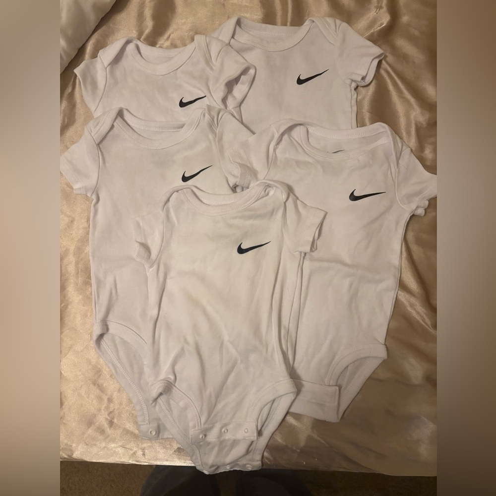 Nike White Baby Bodysuit Set (5 bodysuits)